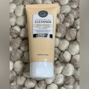 It cosmetics Cleanser new!